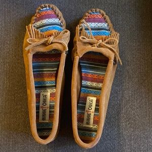 Minnetonka Rust Leather Mocs with Colorful Aztec Accents Women's 10 Worn Once
